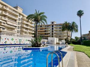 Бассейн в Aquamarina Apartments или поблизости