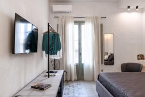 a bedroom with a bed and a table with a mirror at Bed and Breakfast Welcome in Noto