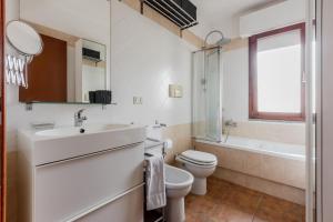 Ένα μπάνιο στο Comfortable Terrace Apartment - Sestu +17 φωτογραφίες