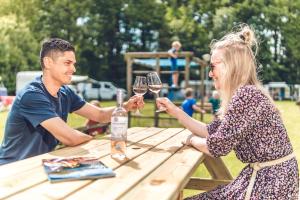 Khách lưu trú tại Veluwepark De Bosgraaf | Comfort met Hottub