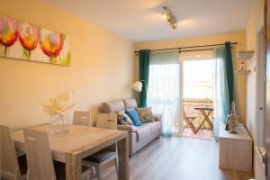 Un lugar para sentarse en Lloguer30 Blaumar is family-friendly and centrally located