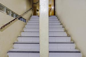a staircase in a building with white steps at Hotel O Suci Homestay SyariahNearKilas 7 TV in Tanjunguma