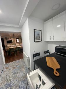 a kitchen and dining room with a counter and a table at La Casa de la Calzada in Simancas +5 photos