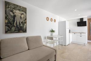 a living room with a couch and a kitchen at Villa Pablo in Chiclana de la Frontera