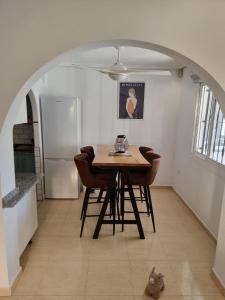 Kuchyň nebo kuchyňský kout v ubytování Villa Oasis Esperanza Camposol Sector D