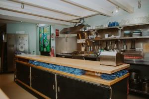 Cucina o angolo cottura di King Kong Hostel