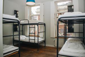 Letto o letti in una camera di King Kong Hostel