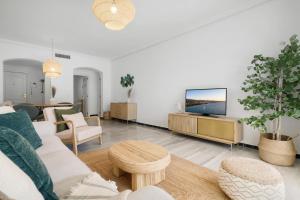 a living room with a couch and a tv at Medina Garden 201 in Marbella