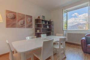 A seating area at Varenna Beach Perledo