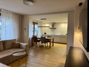 a living room with a couch and a table with chairs at Ferienwohnung Flusshochdrei in Hannoversch Münden