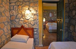 Cama ou camas em um quarto em Symbola Oludeniz Beach Hotel