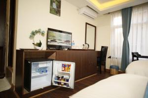 TV a/nebo společenská místnost v ubytování Satkar Hotel Kathmandu