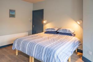 A bed or beds in a room at Otter Hostel Connemara