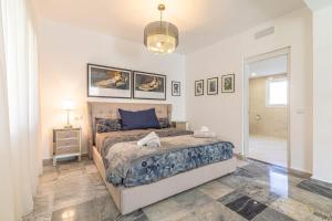 a bedroom with a bed and a walk in shower at Luxury villa with tennis & pool in Málaga
