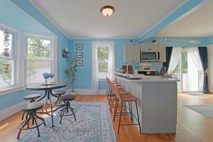 Φωτογραφία από το άλμπουμ του Beautiful Modern Beach House! σε Old Orchard Beach