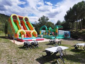 Bazén v ubytování Casa Rural Fausto Camping Cerca de Dinópolis nebo v jeho okolí