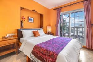 Letto o letti in una camera di Golden Ocean Azure Hotel