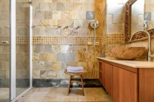 Bagno di Golden Ocean Azure Hotel