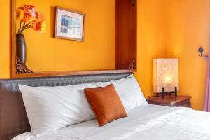 Letto o letti in una camera di Golden Ocean Azure Hotel