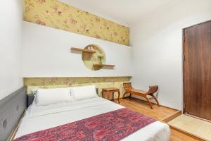 Letto o letti in una camera di Golden Ocean Azure Hotel