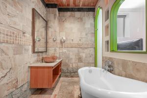 Bagno di Golden Ocean Azure Hotel