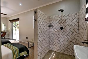 Ένα μπάνιο στο Riverside Lodge +88 φωτογραφίες