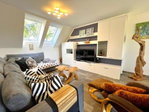 a living room with a couch and a tv at Ferienwohnung Litus in Binz