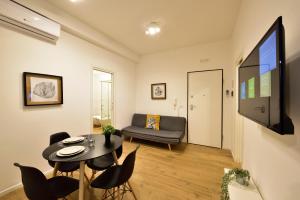 Un televizor și/sau centru de divertisment la TANZI 12 - Modern house