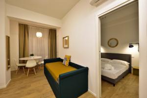 Un pat sau paturi într-o cameră la TANZI 12 - Modern house