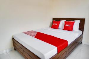 Rúm í herbergi á OYO Life 91569 Omah Wijaya Kusuma Syariah