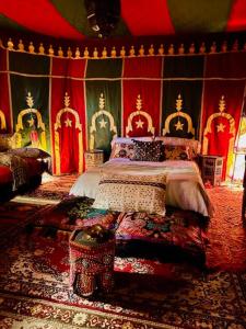 a bedroom with a bed and a red wall at Ventana al mar , Tánger in Tangier
