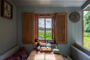 Et opholdsområde på Fern Hill Cabin