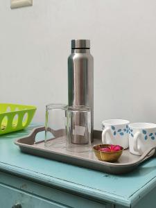 Příslušenství pro přípravu čaje a kávy v ubytování Ashirvad Homes