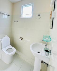 Een badkamer bij Yog Hostel- Rooftop Yoga & Backpacker Social Stay in Thamel, Kathamndu