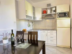 Kuchyň nebo kuchyňský kout v ubytování Apartments Vesna