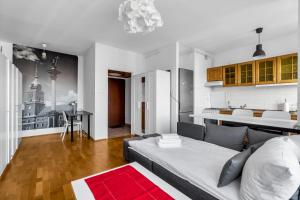 Kuchyň nebo kuchyňský kout v ubytování Metro Kabaty Homely Studio by BookingHost