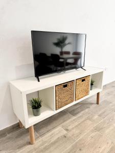 Μια τηλεόραση ή/και κέντρο ψυχαγωγίας στο Apartamento La Sal Centro