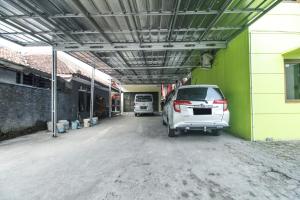 Fotografie z fotogalerie ubytování OYO Life 91606 Nadin Guest House Syariah v destinaci Garut
