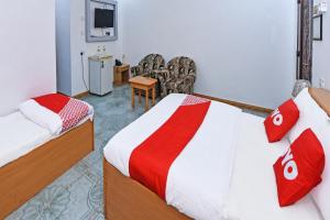 TV a/nebo společenská místnost v ubytování OYO 140 Al Musafir Hotel