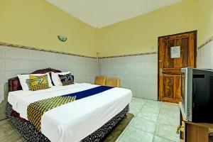 Postel nebo postele na pokoji v ubytování OYO Life 91677 Hotel Citra Dewi 3