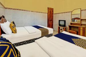 Postel nebo postele na pokoji v ubytování OYO Life 91677 Hotel Citra Dewi 3
