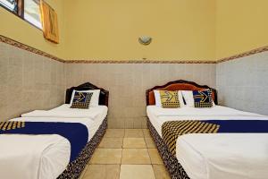 Postel nebo postele na pokoji v ubytování OYO Life 91677 Hotel Citra Dewi 3