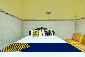 Postel nebo postele na pokoji v ubytování OYO Life 91677 Hotel Citra Dewi 3