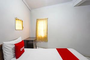 Voodi või voodid majutusasutuse OYO 91710 Hotel Anugerah toas