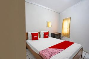 Voodi või voodid majutusasutuse OYO 91710 Hotel Anugerah toas