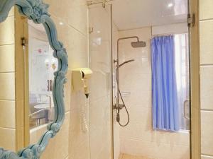 Salle de bains dans l'établissement Gulangyu Yuanzhongyuan Homestay