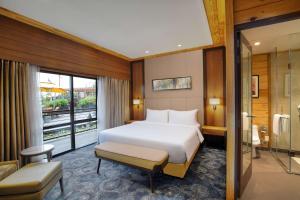 Radisson Blu Resort Dharamshala客房内的一张或多张床位