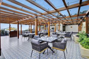 Radisson Blu Resort Dharamshala的休息区