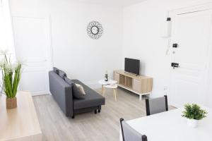 TV a/nebo společenská místnost v ubytování Le 29 - Emplacement idéal pour ce T2 + 8 fotografií