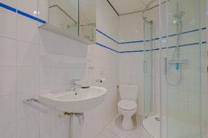 Ένα μπάνιο στο Appartement Dünenblick - Residence Juliana Julianadorp aan Zee +26 φωτογραφίες